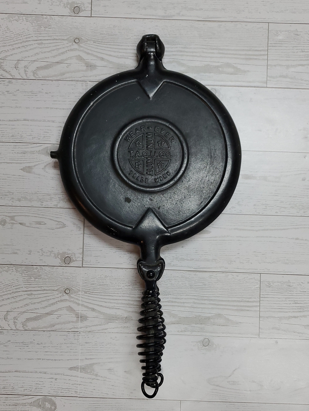 Vintage Wear-Ever Aluminum Waffle Iron